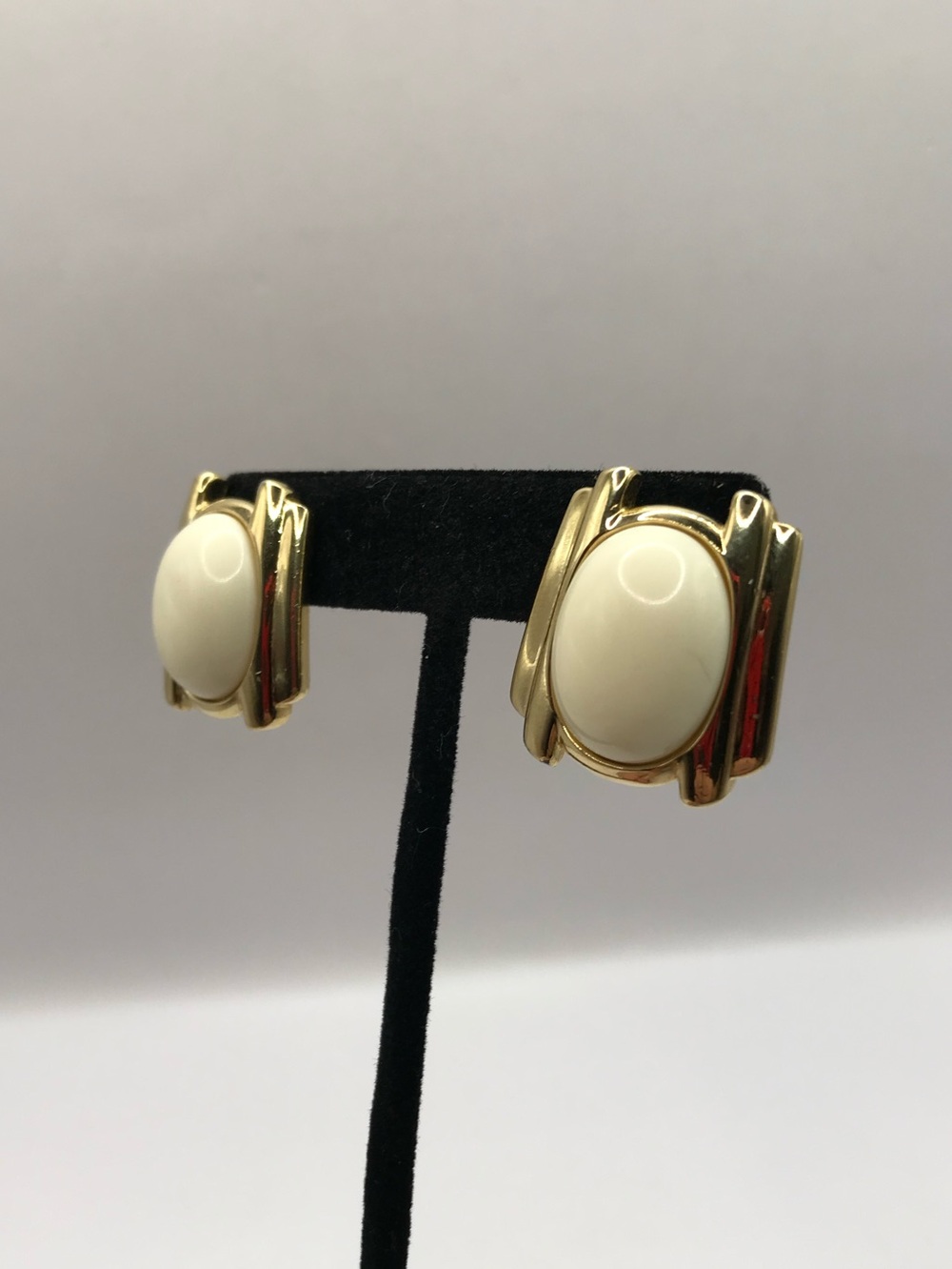 Vintage Trifari Gold-Tone Cream Cabochons Post Earrings - Picture 3 of 7